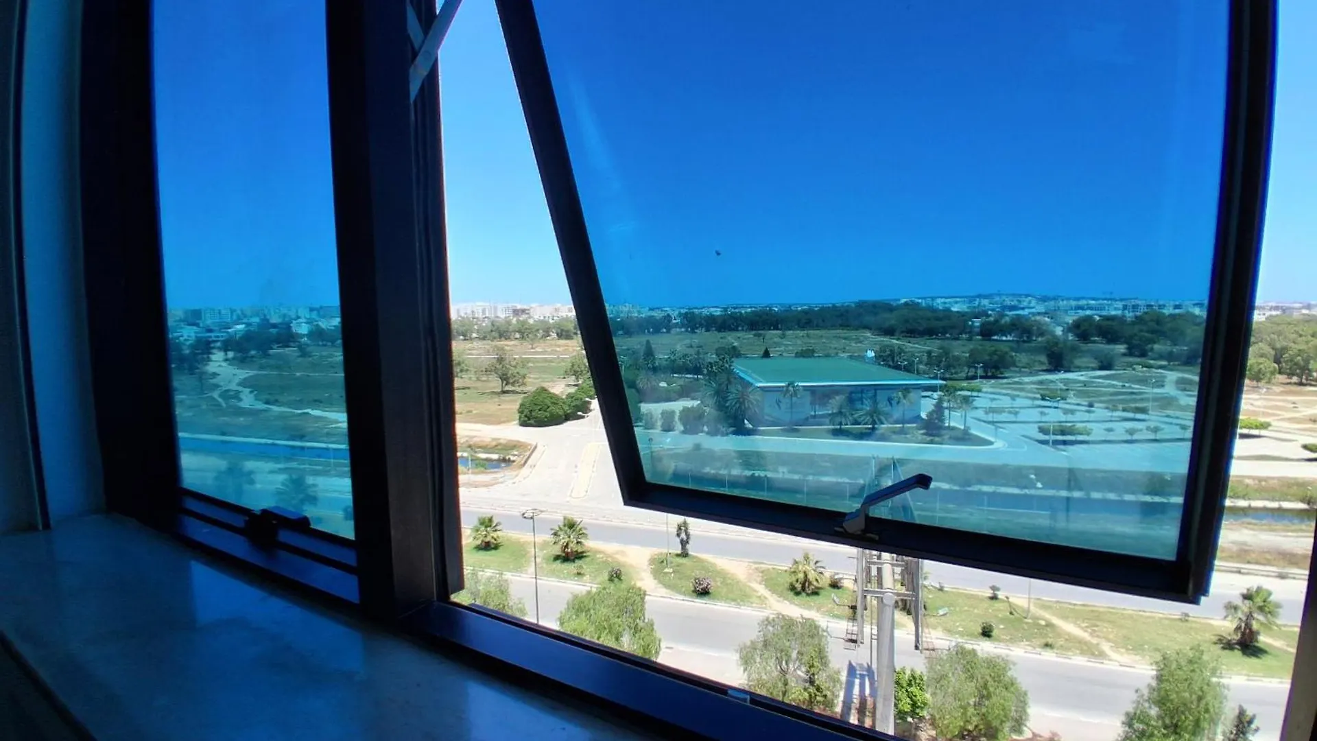 Lake 2 Luxurious 1 Bedroom Apartment Tunis