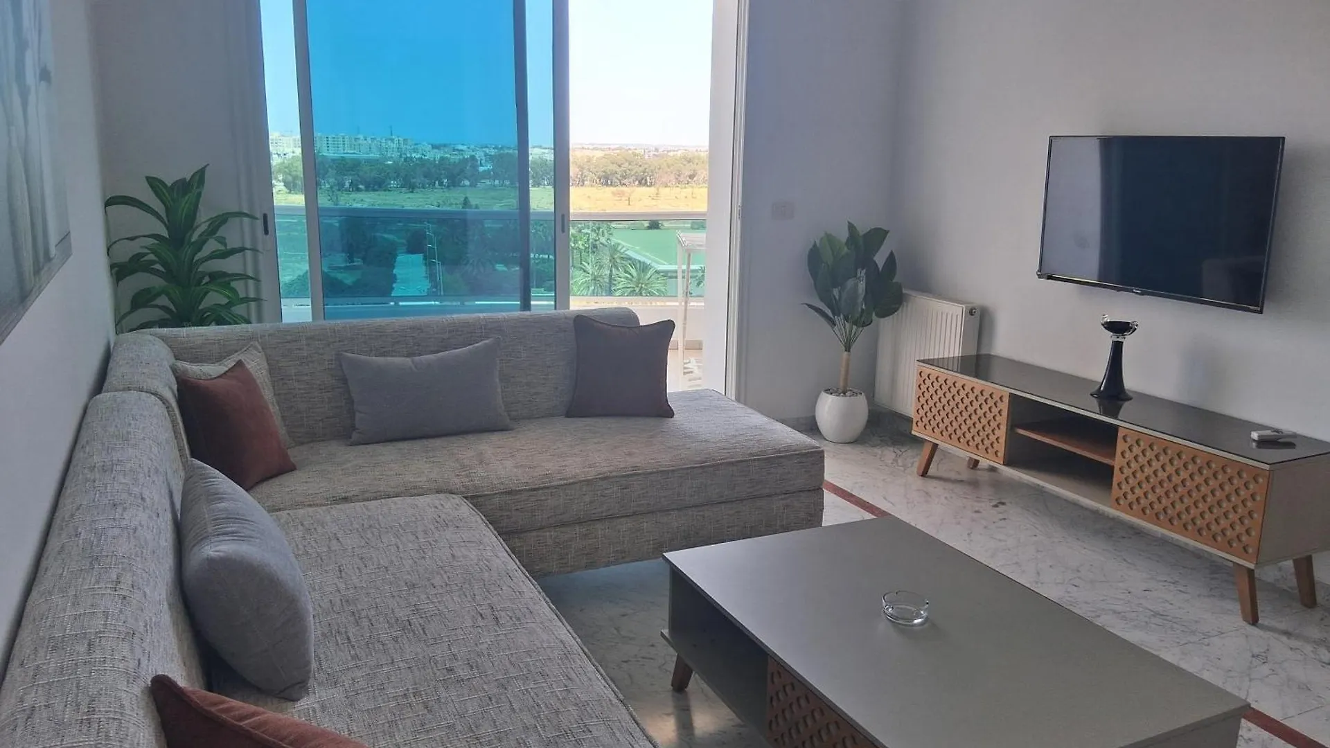 Lake 2 Luxurious 1 Bedroom Apartment Tunis